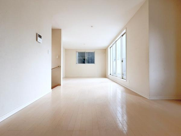 横浜市鶴見区駒岡１丁目の中古一戸建の居間・リビング