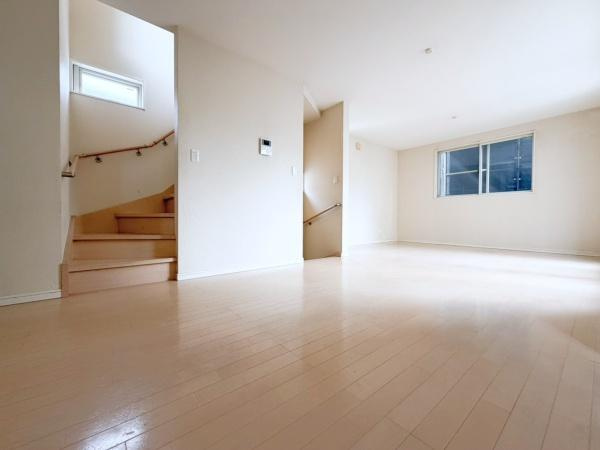 横浜市鶴見区駒岡１丁目の中古一戸建の居間・リビング