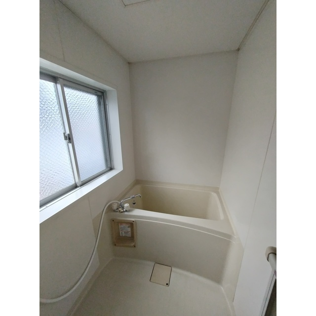 岐阜市七軒町のアパートの浴室
