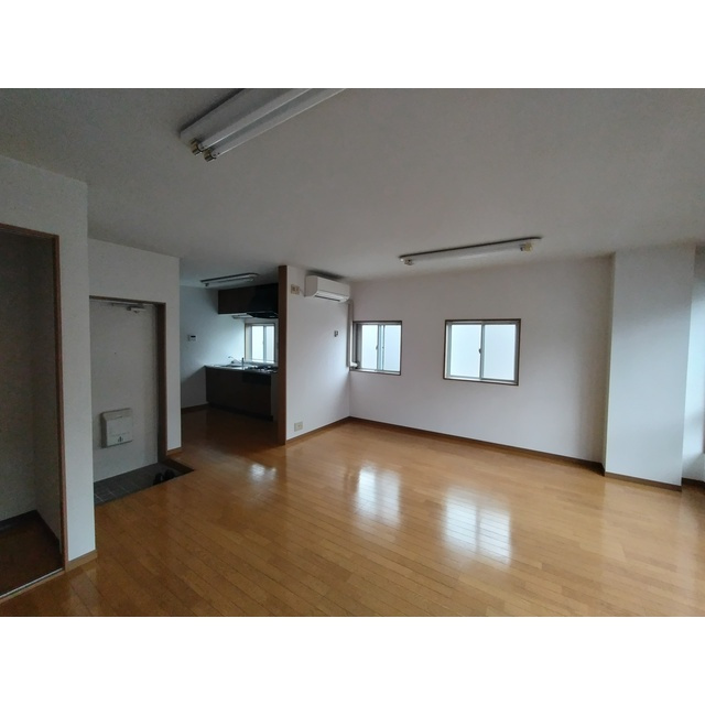 岐阜市七軒町のアパートの居間・リビング