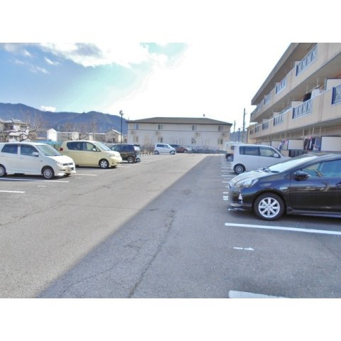 BELL COURT AWANOの駐車場