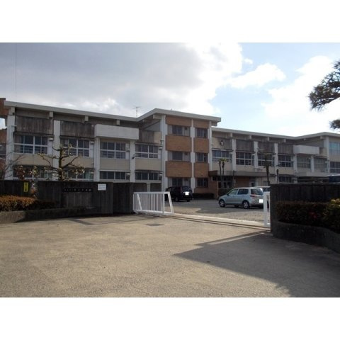 岐阜市領下５丁目の倉庫の周辺|厚見中学校