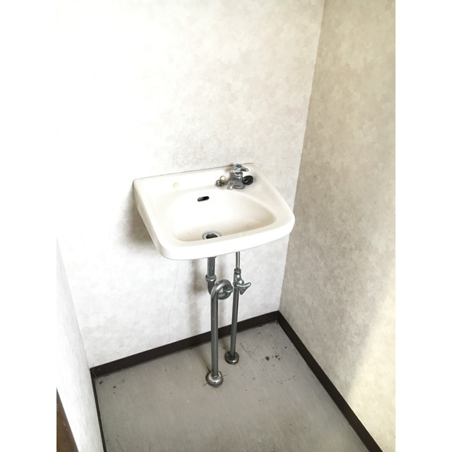 岐阜市領下５丁目の倉庫の設備|洗面