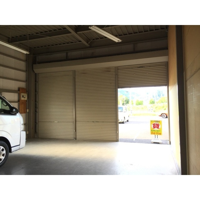 岐阜市領下５丁目の倉庫の設備|手動シャッター
