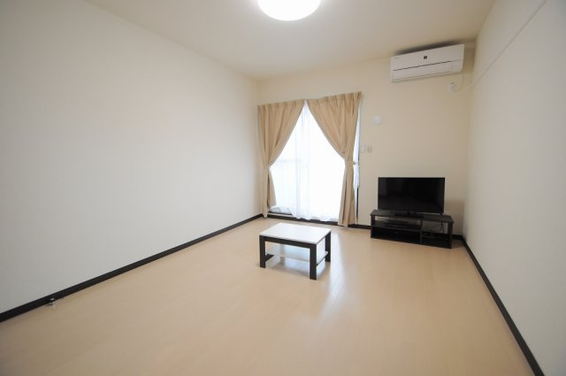 レオネクストベンチマーク祇園の居間・リビング|LED照明設置済です。