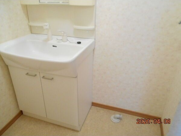 水沢ステーションアベニューⅡ D棟の独立洗面台