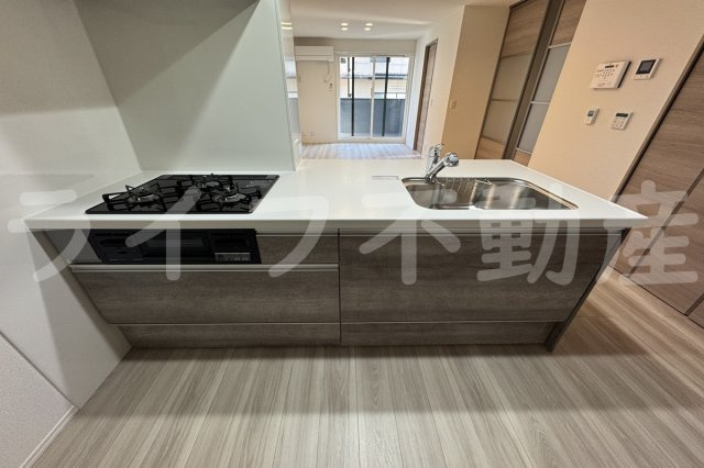 ナサハウスのキッチン|コンパクトなキッチンで掃除もラクラク