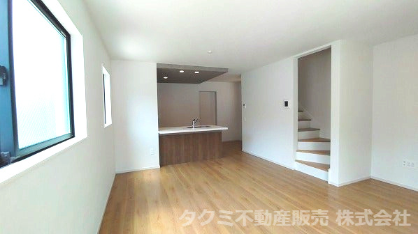 神戸市垂水区中道　新築一戸建ての居間・リビング