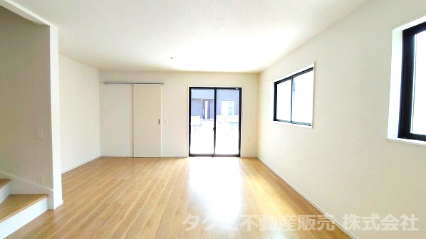 神戸市垂水区中道　新築一戸建ての居間・リビング