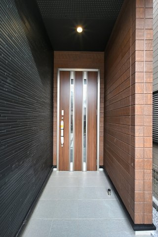 【玄関】 | 桐生市広沢町一丁目　ブルーミングガーデン　新築 | 玄関はディンプルキー＆ダブルロックドア採用で防犯対策もバッチリです！