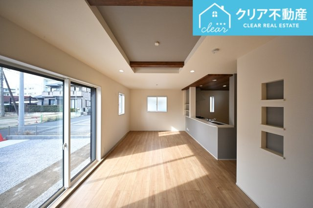 【居間・リビング】 | 桐生市広沢町一丁目　ブルーミングガーデン　新築 | 日当たりがよく広いリビングは家族が自然と集まる居心地の良い空間です♪