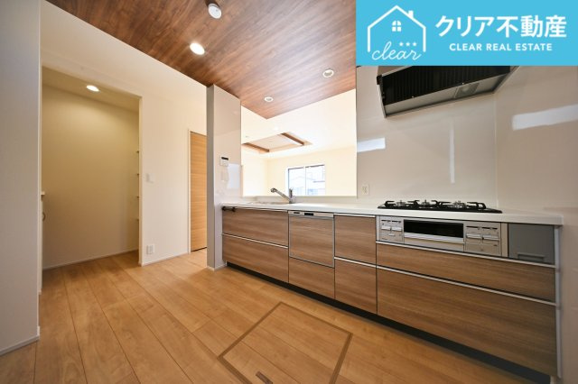 【キッチン】 | 桐生市広沢町一丁目　ブルーミングガーデン　新築 | 対面タイプならキッチン内にいながらご家族やお客様との会話が楽しめます