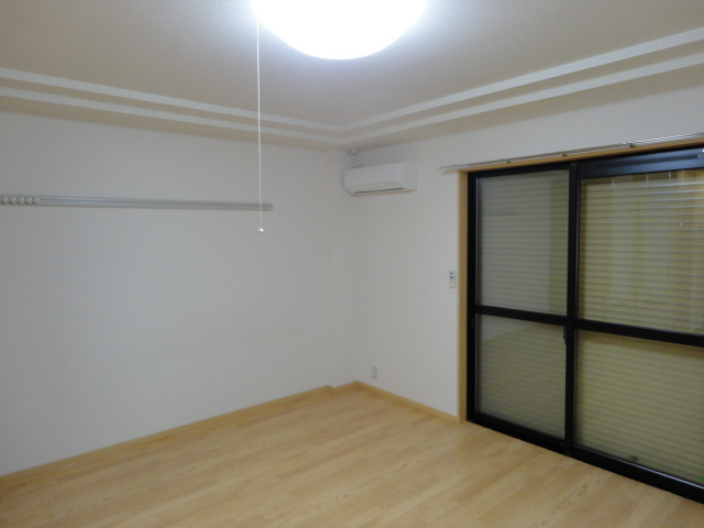 フレッシュパレス堀越の設備|照明・エアコン・雨戸