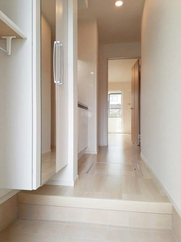 グランシャリオ八王寺の玄関|ゆったりとした玄関です