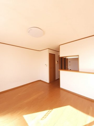 グレース・ガーデン・トミーの居間・リビング|こちらのリビングで趣味の時間をお楽しみください