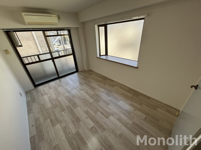 ロイヤル和泉パートⅡの居間・リビング