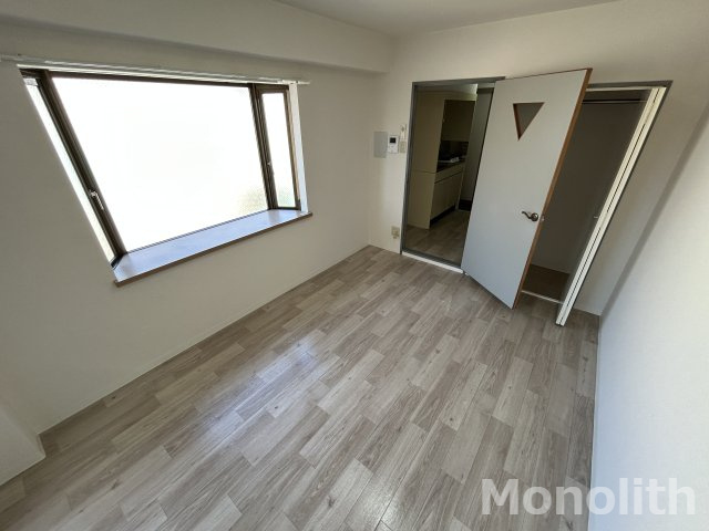 ロイヤル和泉パートⅡの居間・リビング