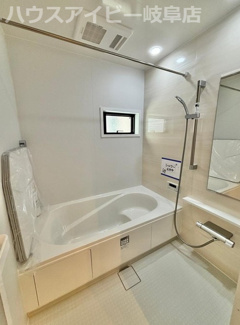 【浴室】 | 岐阜市加納奥平町新築建売限定1邸！お車並列2台可能！2階に4部屋！広めのウォークインクローゼット♪ | 岐阜市加納奥平町新築建売限定1邸！お車並列2台可能！2階に4部屋！広めのウォークインクローゼット♪
