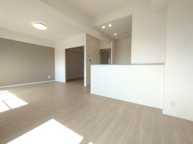 グラン・ドムール北野田の居間・リビング