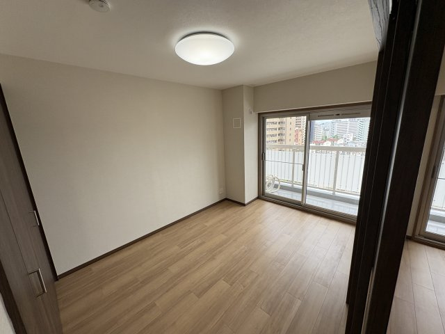 ファミリーコーポ今福の洋室|明るい洋室です