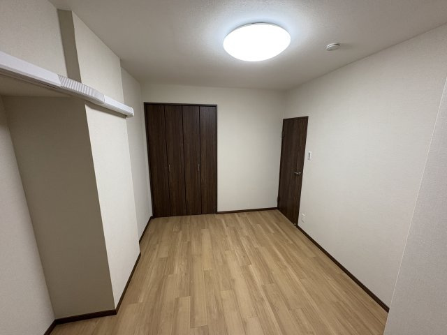 ファミリーコーポ今福の洋室|ゆったりした洋室です