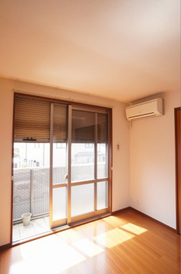 【設備】 | メゾン・ド・ピエール　ShaMaison | 防犯面も安心なシャッター付きのリビング