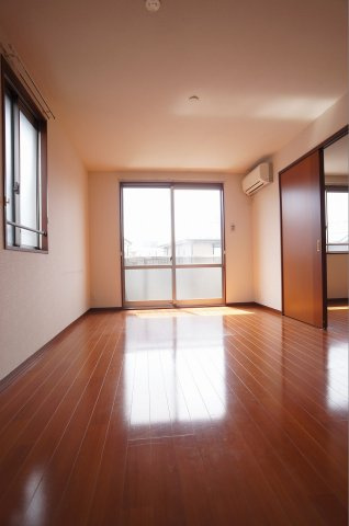 【居間・リビング】 | メゾン・ド・ピエール　ShaMaison | 南向き、陽当り良好の１１帖リビングダイニング