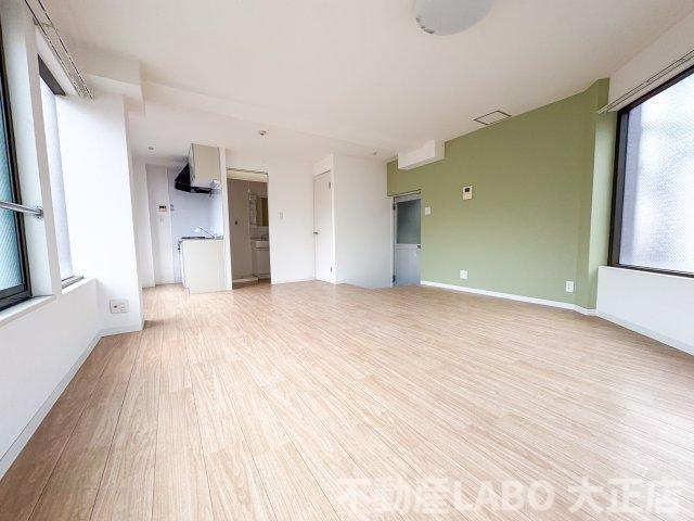 市原ビルの居間・リビング