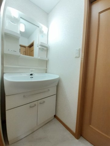 ヌーベルの洗面所|ゆったりとスペースのある洗面所