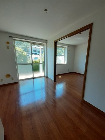 ハイグレードハイツの居間・リビング|ゆったりとした居間です