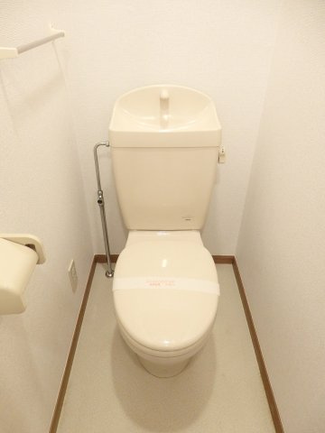 ドリームシャトー深川のトイレ|落ち着いた色調のトイレです