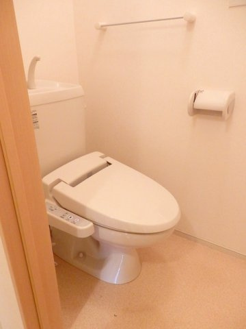 ナーシサス　ガーデンのトイレ|落ち着いた色調のトイレです