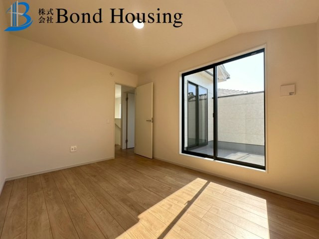 LDKは広々20帖超・お車3台中車可 春日台2丁目 限定1棟の独立洗面台