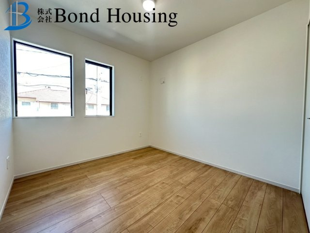 LDKは広々20帖超・お車3台中車可 春日台2丁目 限定1棟の玄関