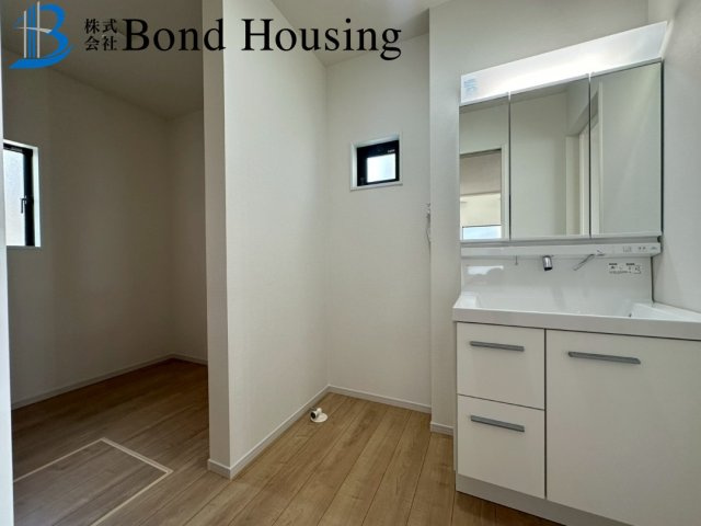 LDKは広々20帖超・お車3台中車可 春日台2丁目 限定1棟のバルコニー