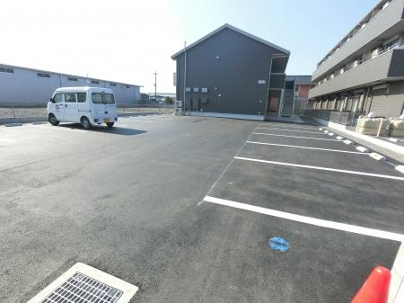 カスタリアⅥの駐車場