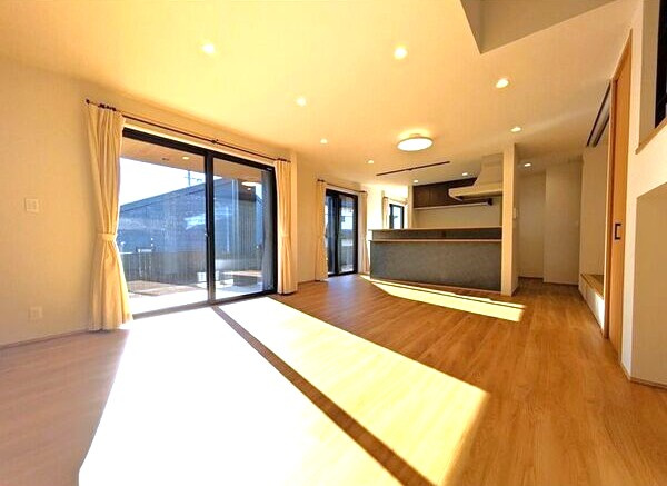 大坂町戸建の居間・リビング