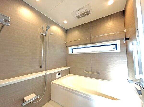 大坂町戸建の浴室