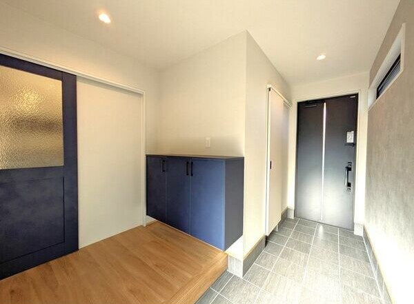 大坂町戸建の玄関