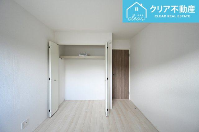 【洋室】 | 桐生市東2期　グラファーレ　平屋新築 | 広々としたクローゼットでお部屋はいつでもスッキリクリアに！