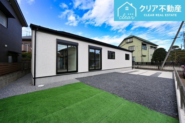 【外観】 | 桐生市東2期　グラファーレ　平屋新築 | スッキリクリアな青空に映えるエクステリア！
日当たり良好な立地です♪