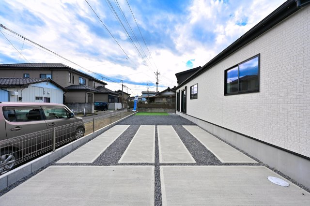 【駐車場】 | 桐生市東2期　グラファーレ　平屋新築 | ４台駐車可能なゆとりのカースペース！