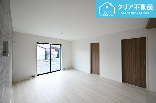 【居間・リビング】 | 桐生市東2期　グラファーレ　平屋新築 | 日当たりがよく広いリビングは家族が自然と集まる居心地の良い空間です♪