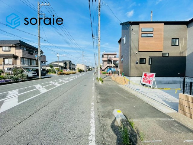 日高市四本木1丁目3期全5棟　新築戸建の前面道路含む現地写真|4/25撮影