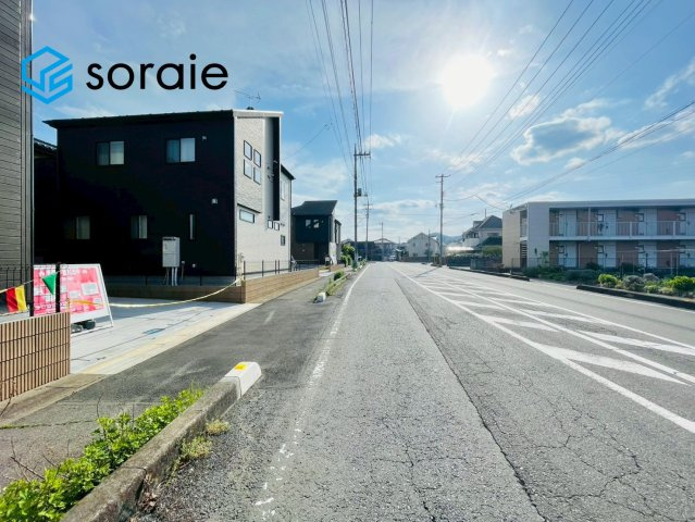 日高市四本木1丁目3期全5棟　新築戸建の前面道路含む現地写真|4/25撮影
