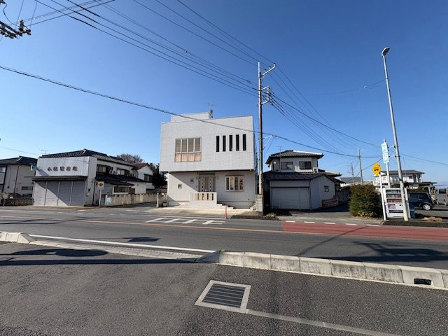 神川町大字関口　中古3500の前面道路含む現地写真