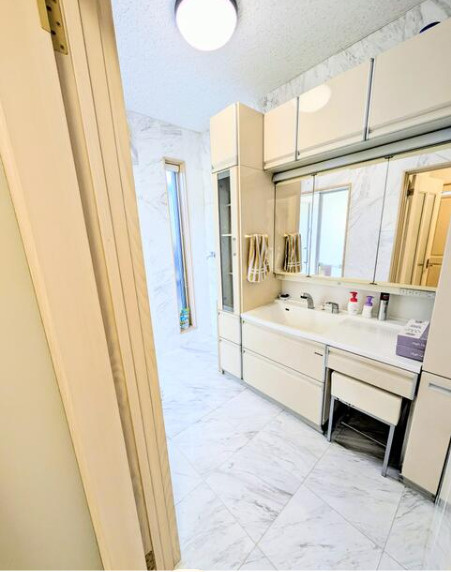 神川町大字関口　中古3500の独立洗面台