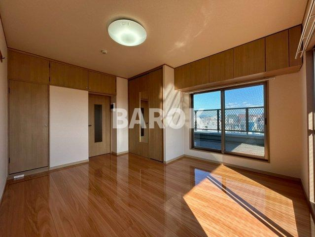 エステートモア天神アトリエの居間・リビング