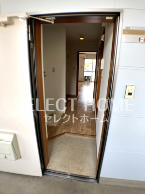 【玄関】 | ホワイトテラス城南 | 落ち着いた玄関です