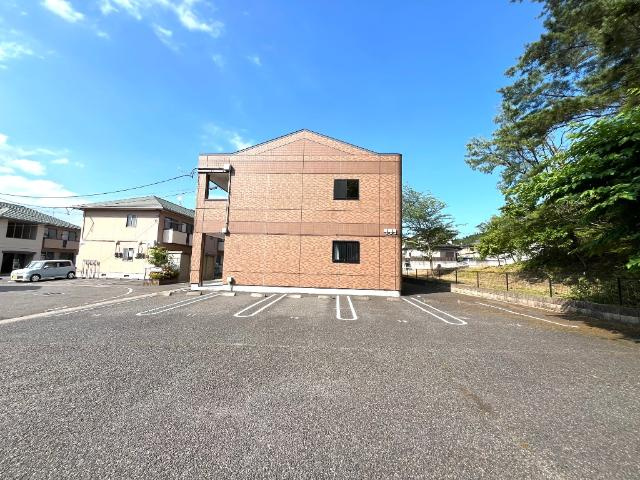 コンフォルトの駐車場|外観写真（昼）